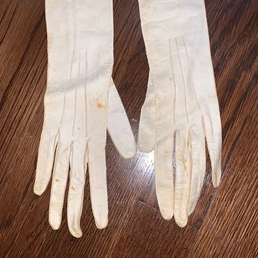 Antique early 1900s women’s leather button gloves‎